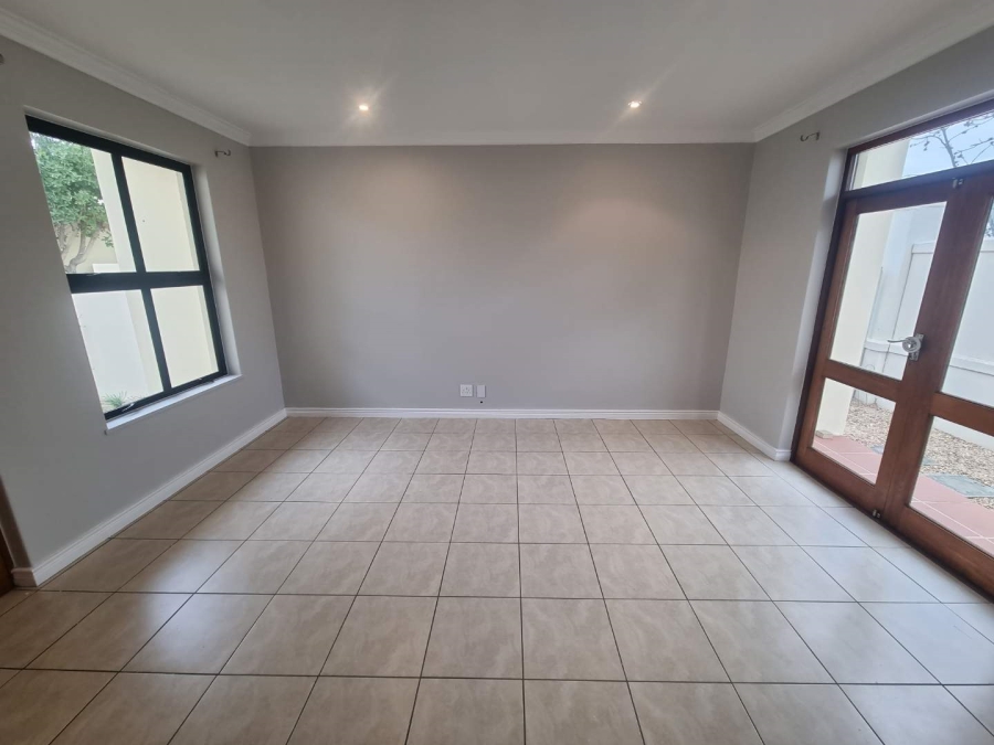 To Let 2 Bedroom Property for Rent in Royal Ascot Western Cape
